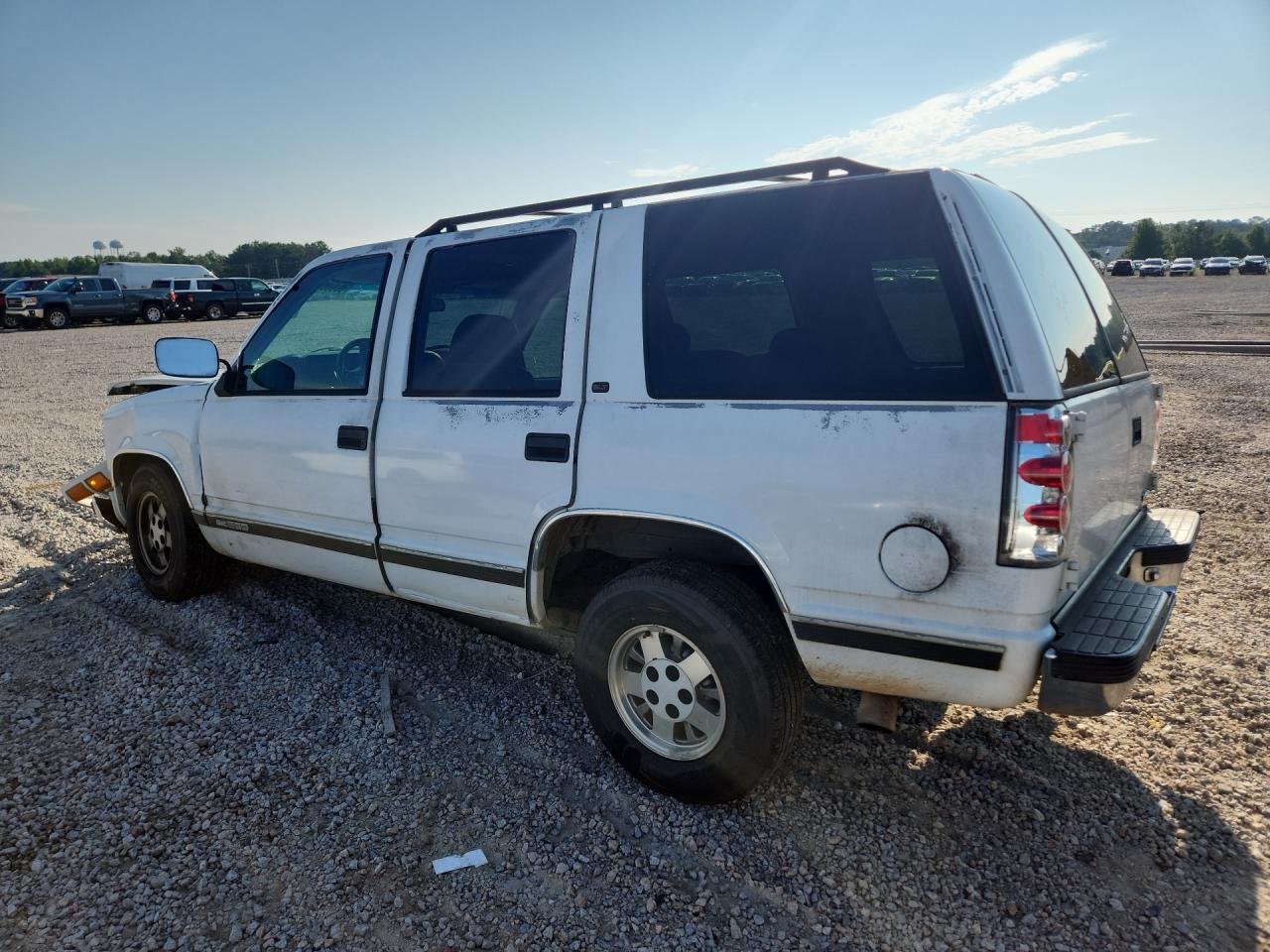 1999 Gmc Yukon White vin: 1GKEC13R2XJ789872