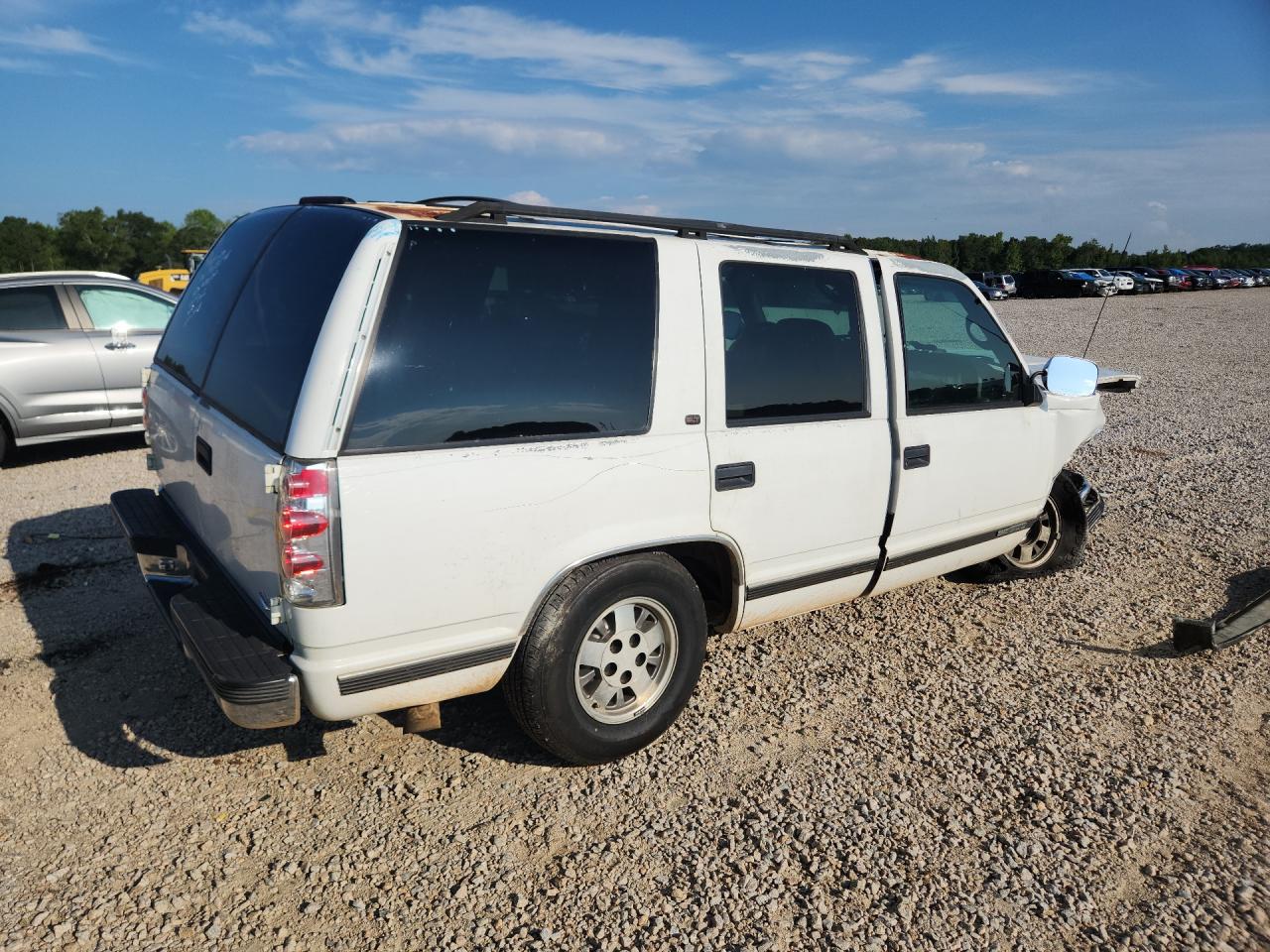 1999 Gmc Yukon White vin: 1GKEC13R2XJ789872