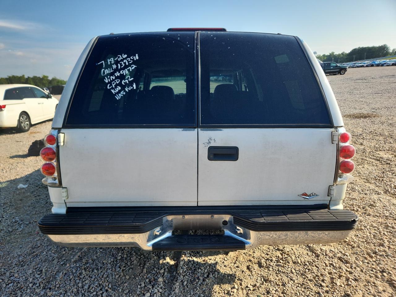 1999 Gmc Yukon White vin: 1GKEC13R2XJ789872