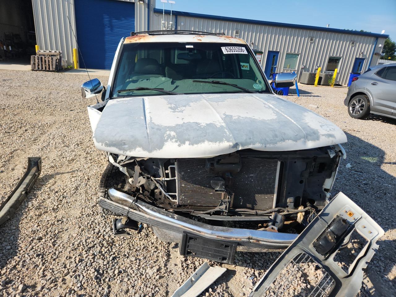 1999 Gmc Yukon White vin: 1GKEC13R2XJ789872
