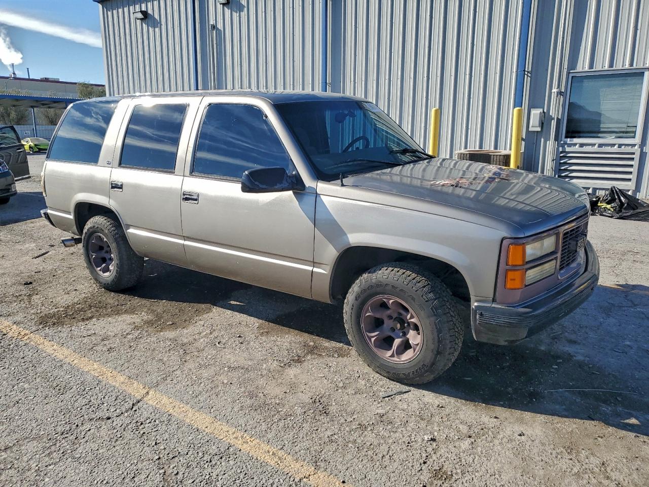 1999 Gmc Yukon Золотой vin: 1GKEC13R5XJ801805