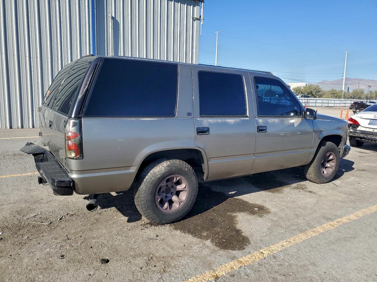 1999 Gmc Yukon Золотой vin: 1GKEC13R5XJ801805