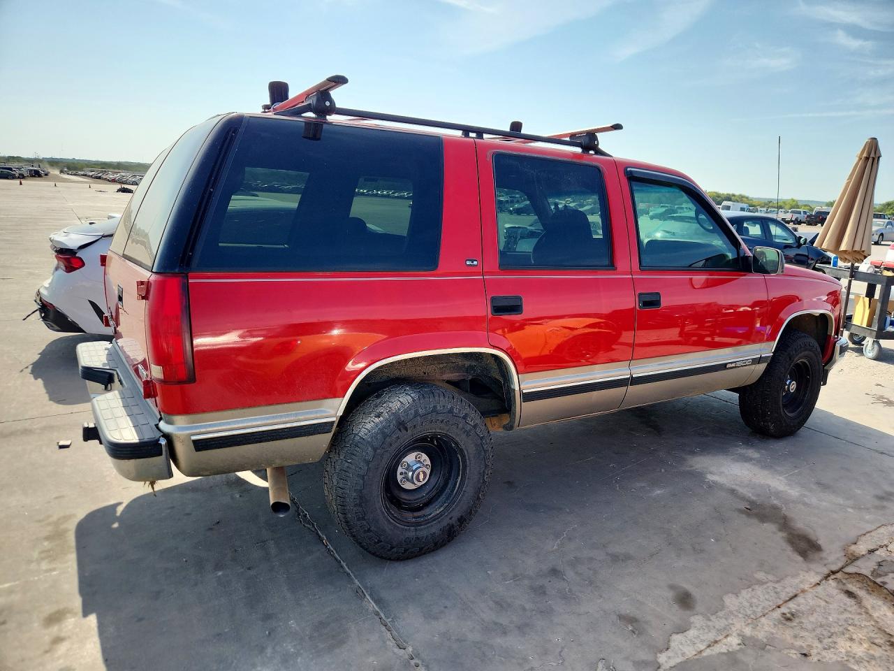 1999 Gmc Yukon Red vin: 1GKEC13R8XJ732463
