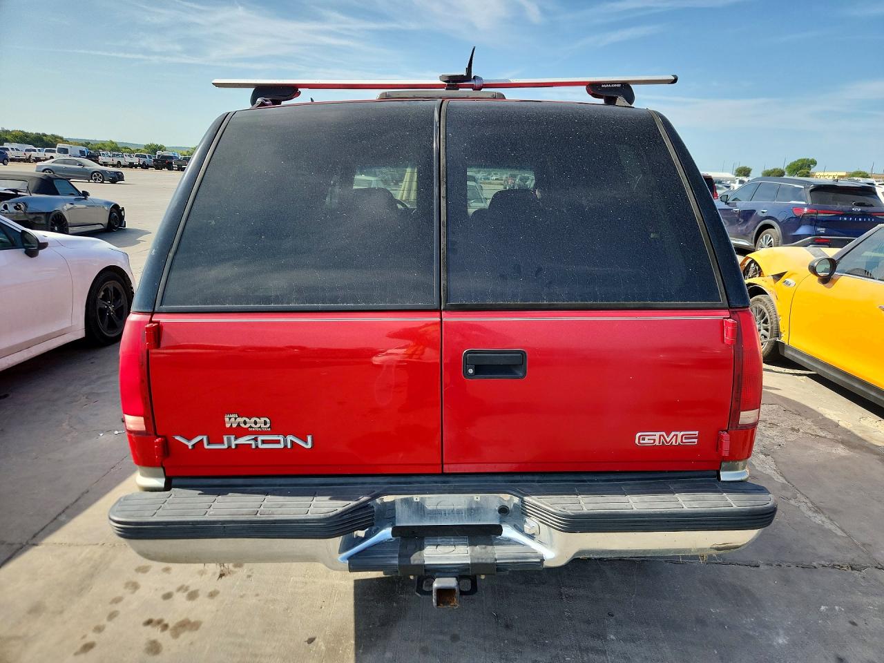 1999 Gmc Yukon Red vin: 1GKEC13R8XJ732463