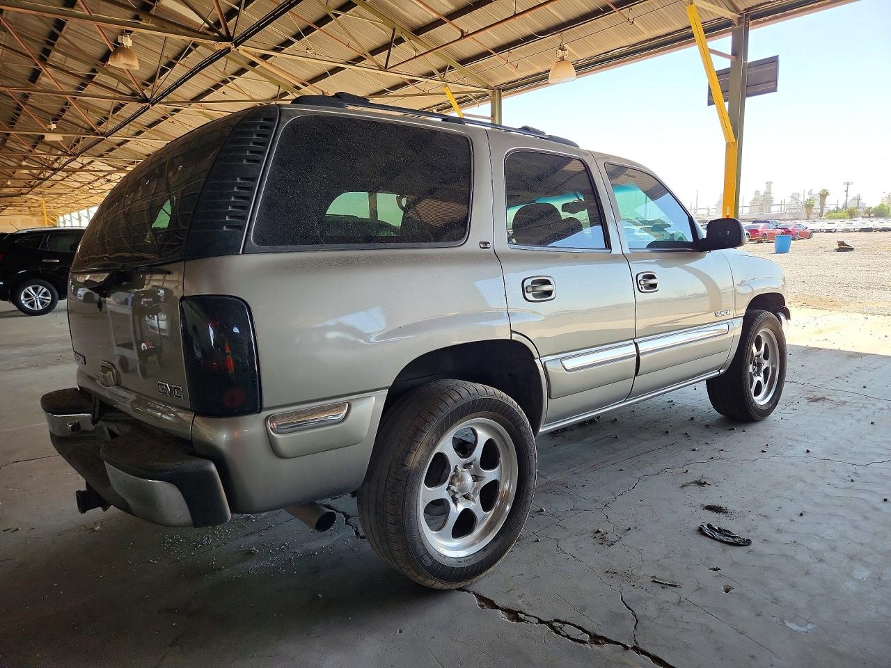 2002 Gmc Yukon Tan vin: 1GKEC13T22R132849