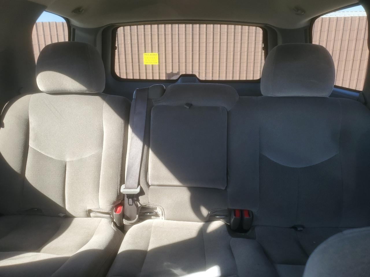 2006 Gmc Yukon Silver vin: 1GKEC13T36J120309