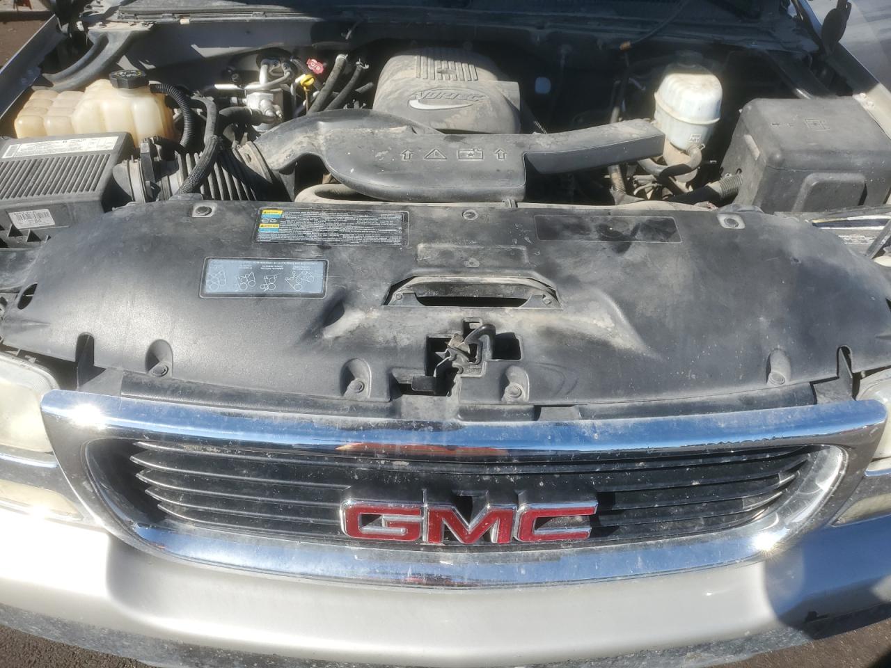 2006 Gmc Yukon Silver vin: 1GKEC13T36J120309
