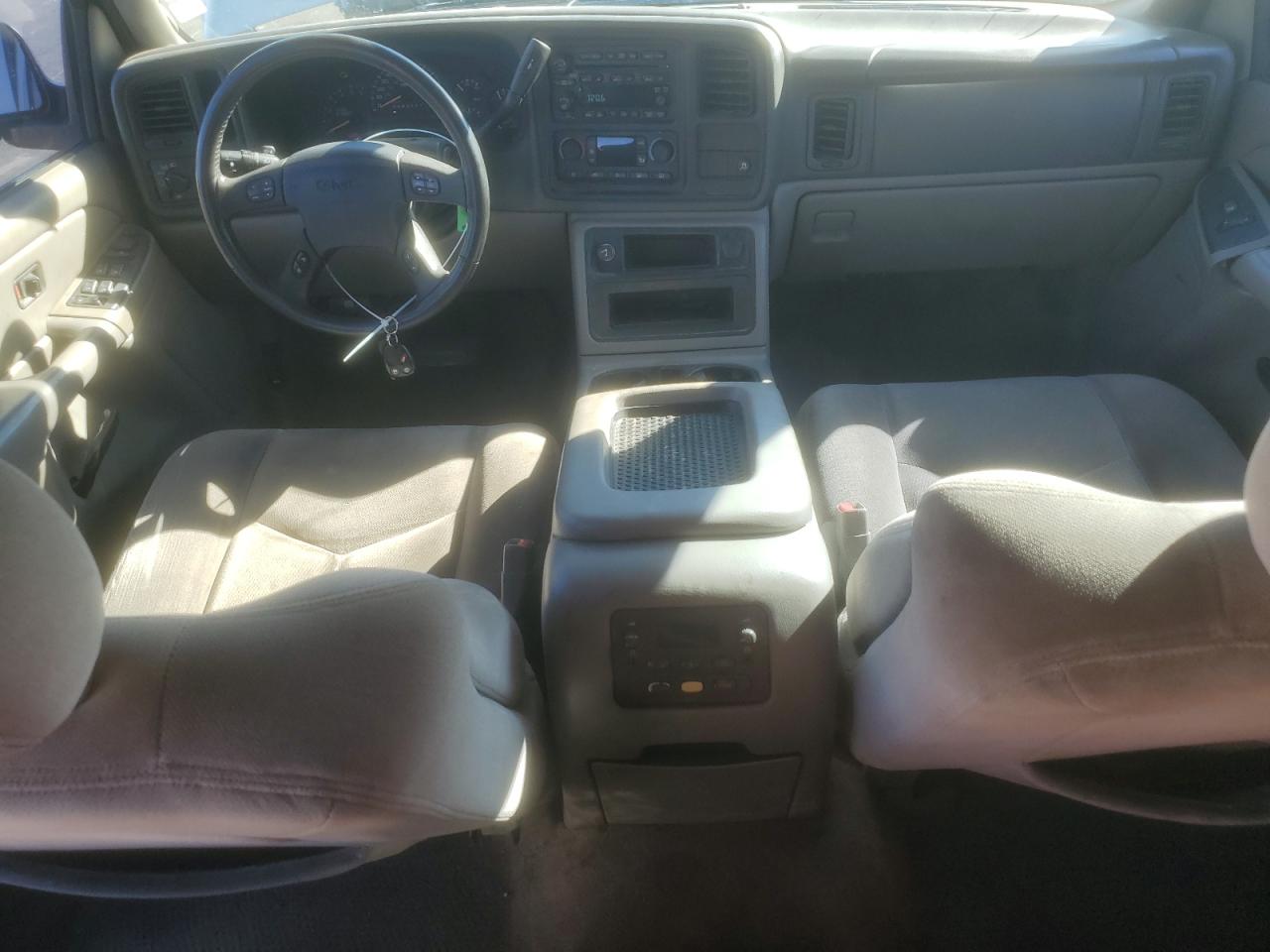2006 Gmc Yukon Silver vin: 1GKEC13T36J120309