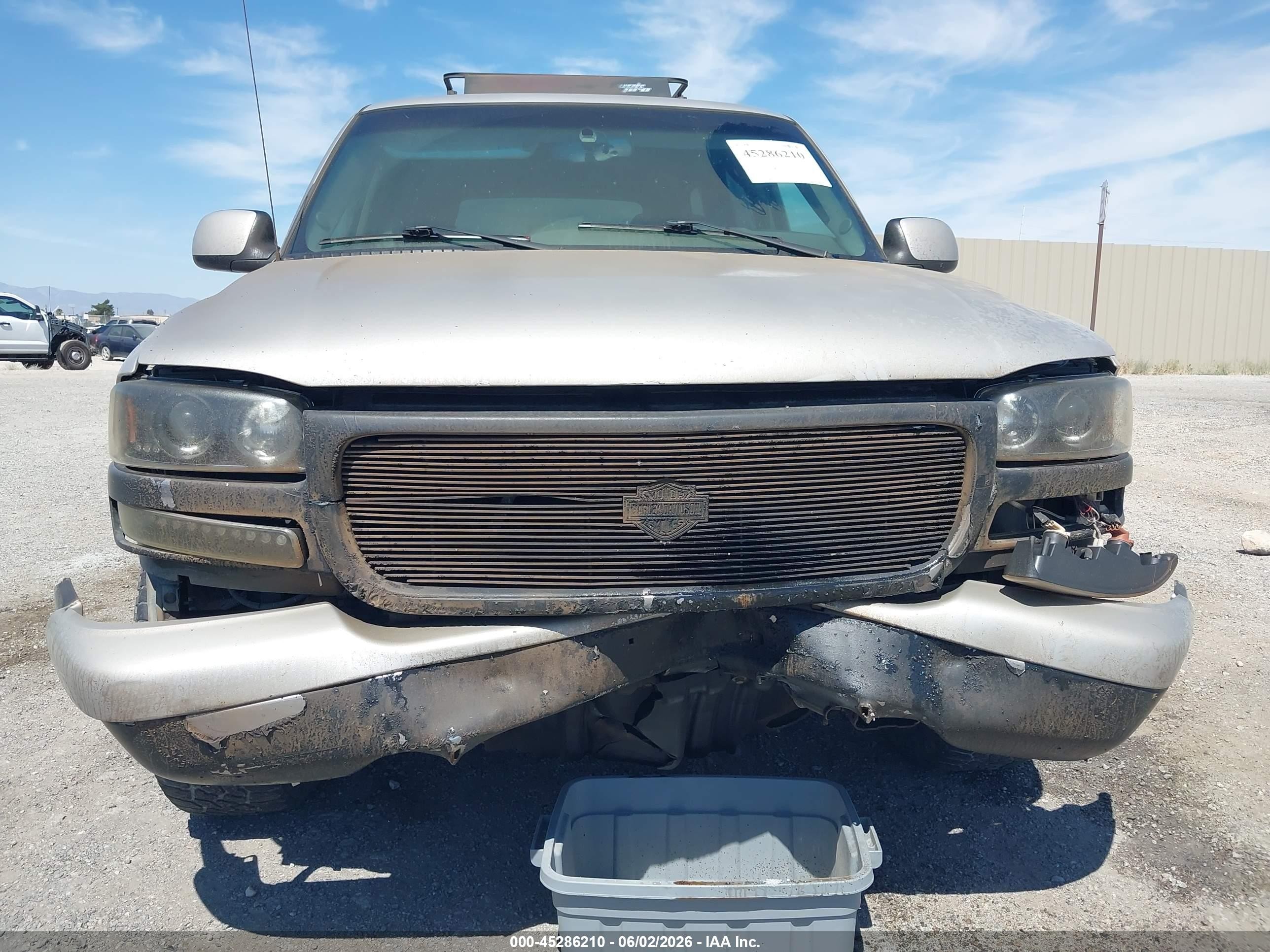 2004 Gmc Yukon Sle Silver vin: 1GKEC13T44R203892