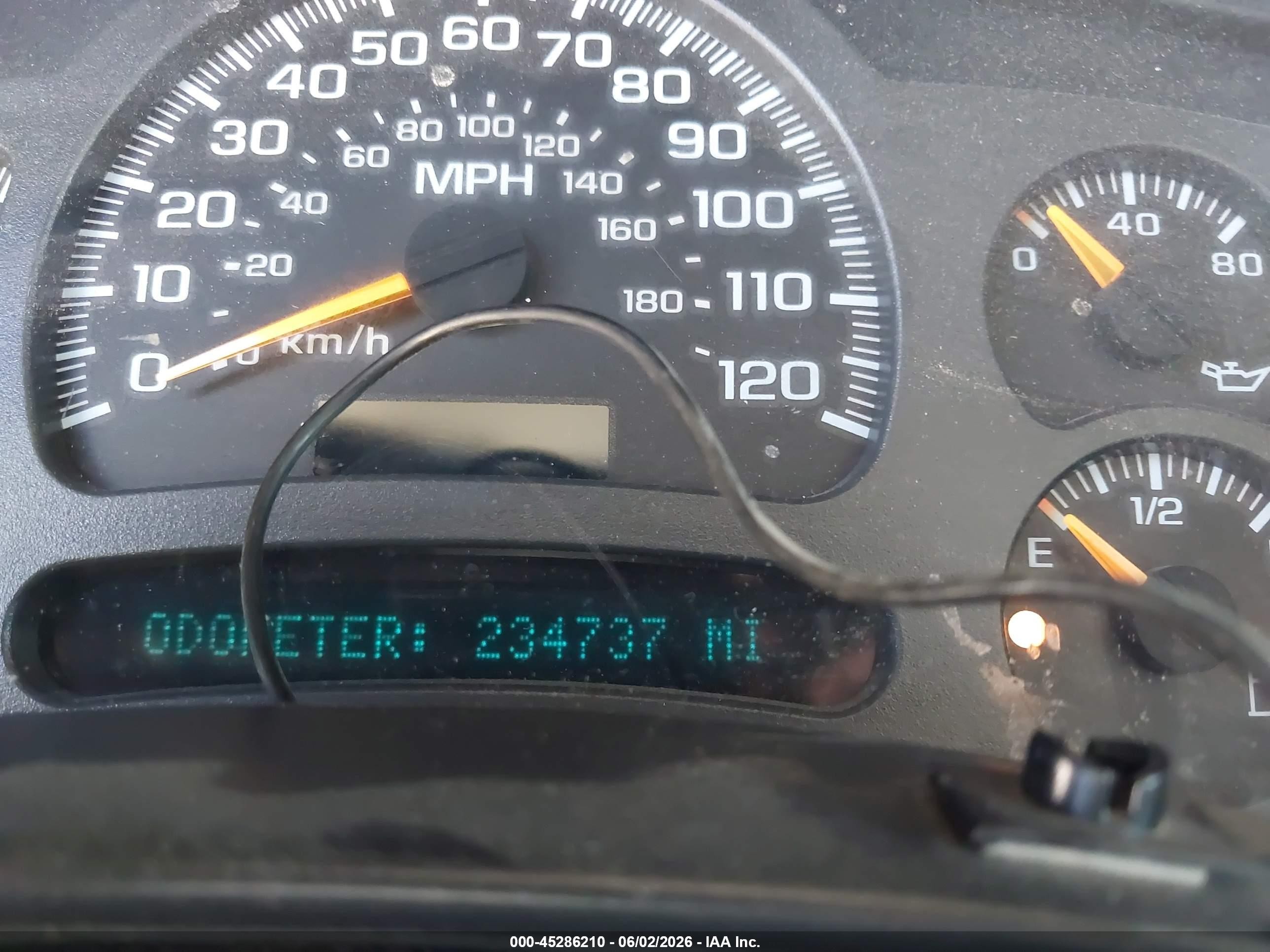 2004 Gmc Yukon Sle Silver vin: 1GKEC13T44R203892
