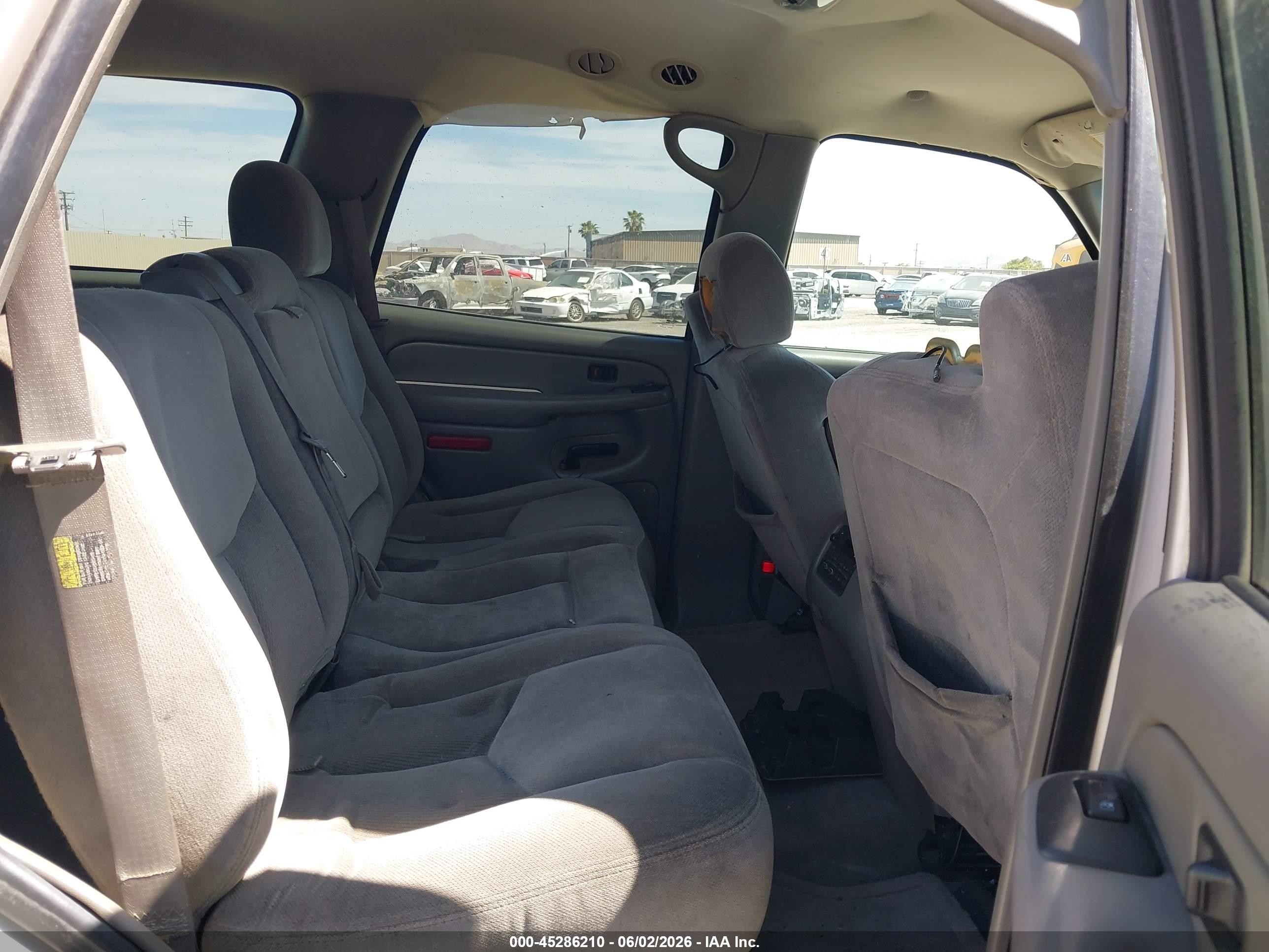 2004 Gmc Yukon Sle Silver vin: 1GKEC13T44R203892