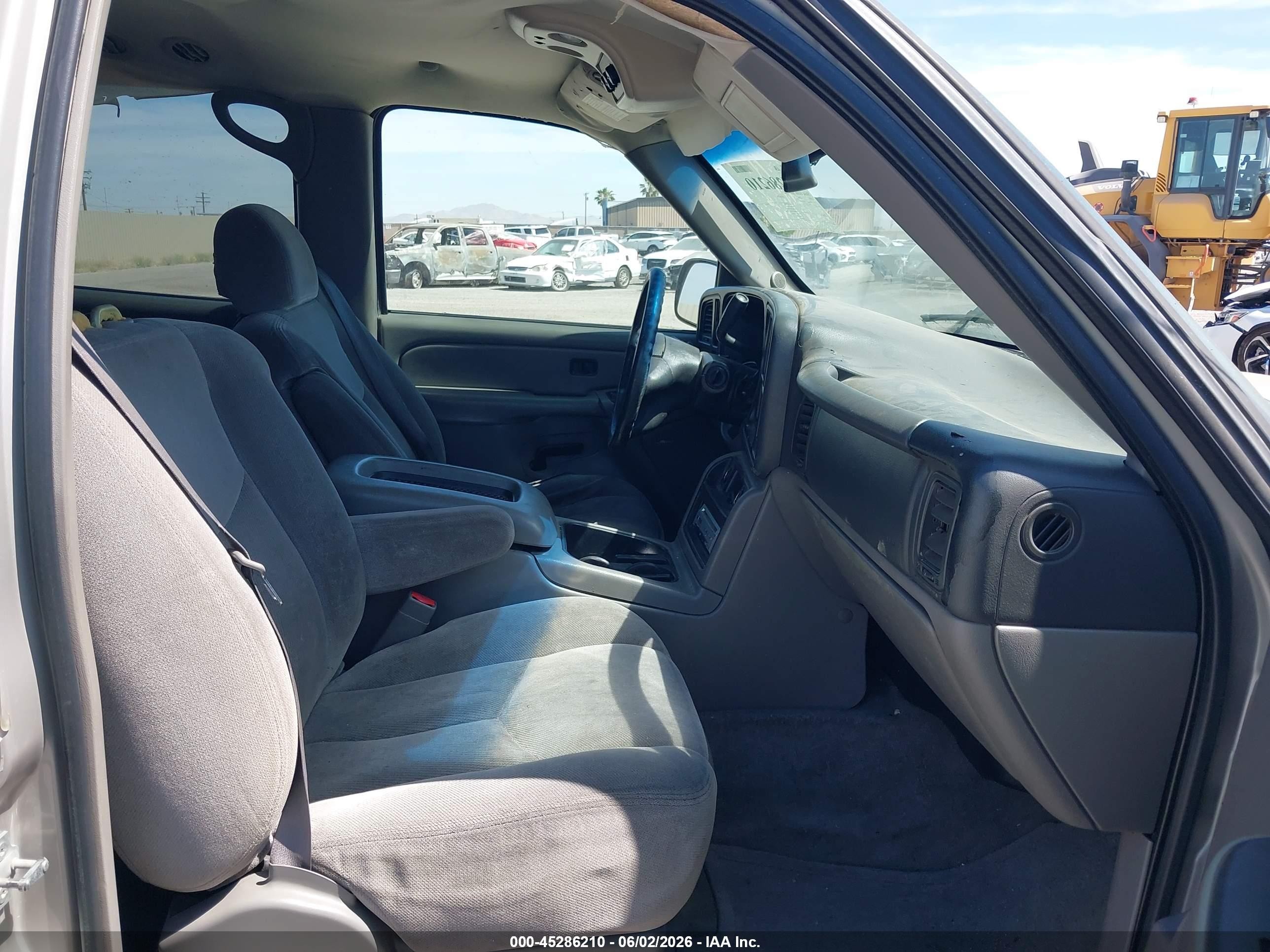 2004 Gmc Yukon Sle Silver vin: 1GKEC13T44R203892