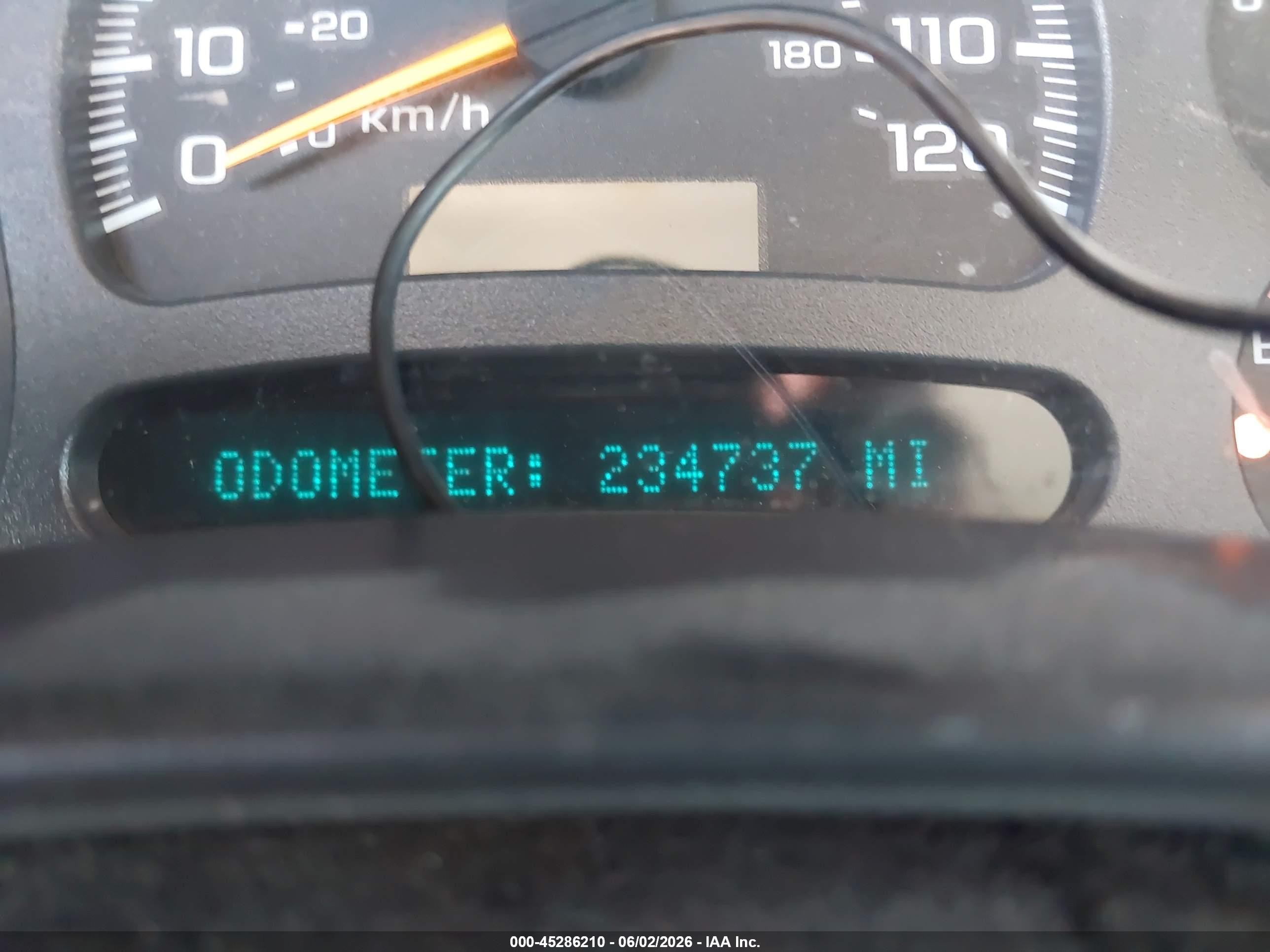 2004 Gmc Yukon Sle Silver vin: 1GKEC13T44R203892