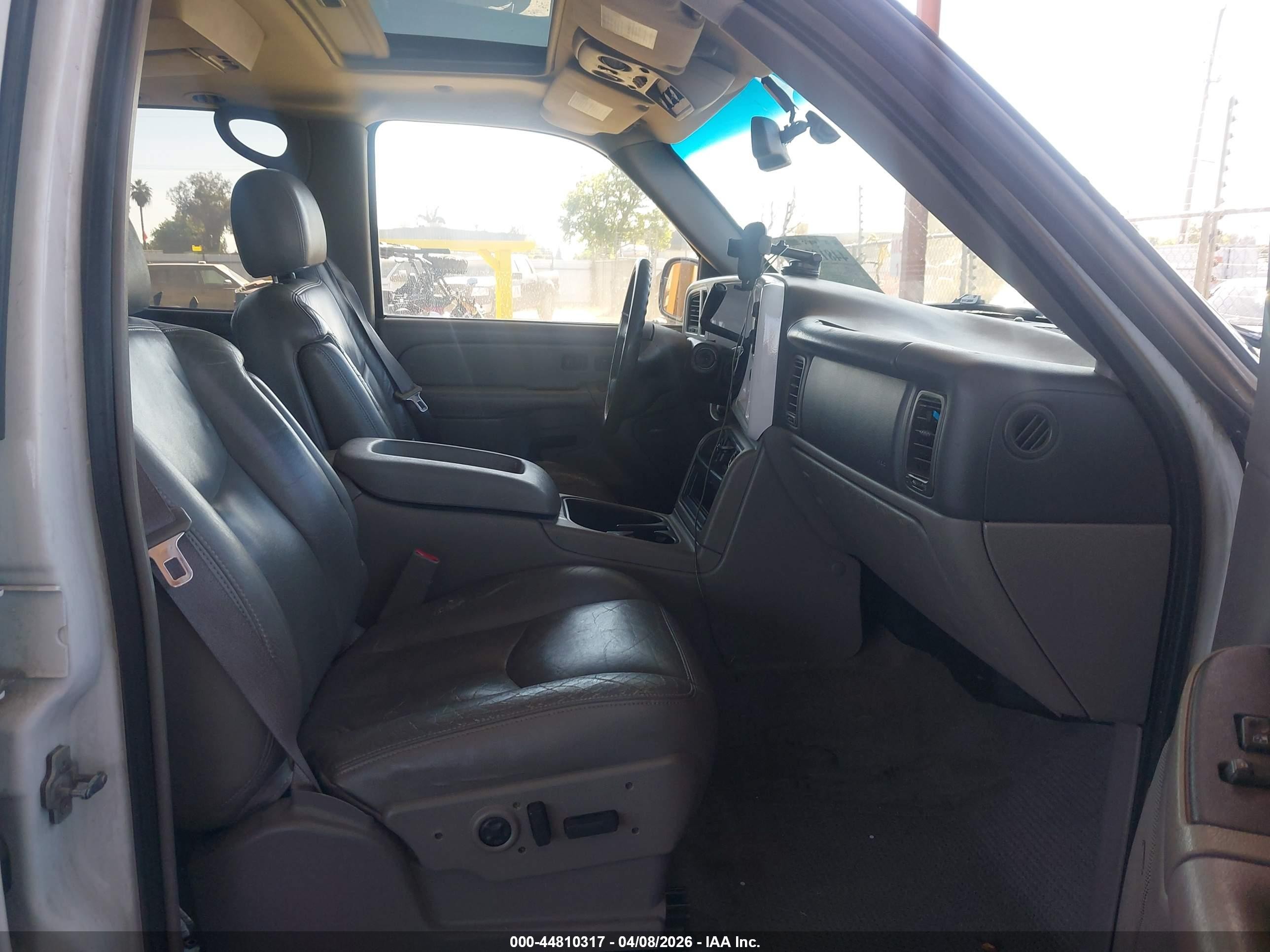 2005 Gmc Yukon Slt White vin: 1GKEC13T55R276335