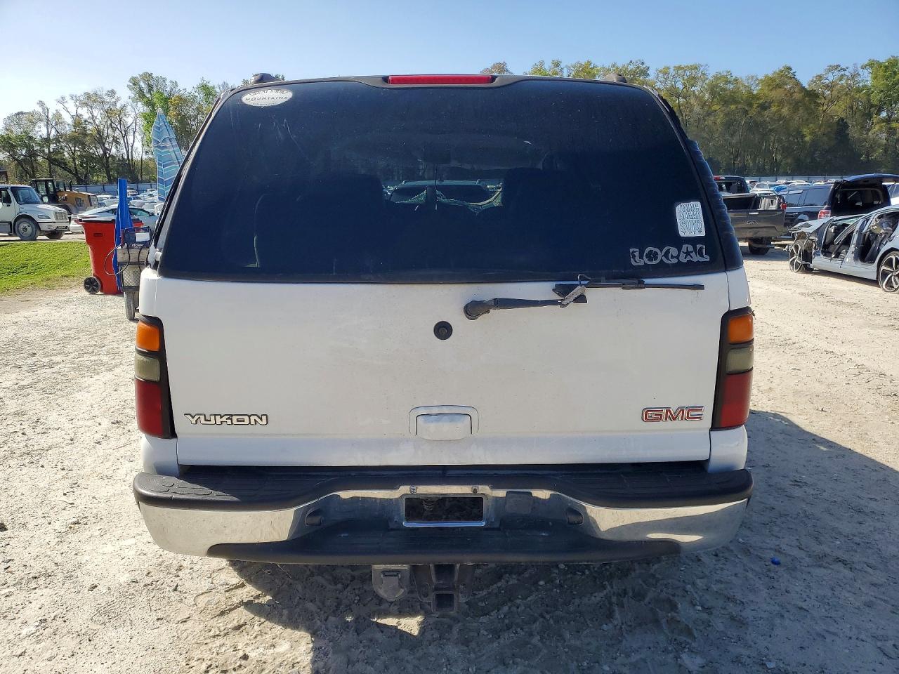 2005 Gmc Yukon White vin: 1GKEC13T75R120216