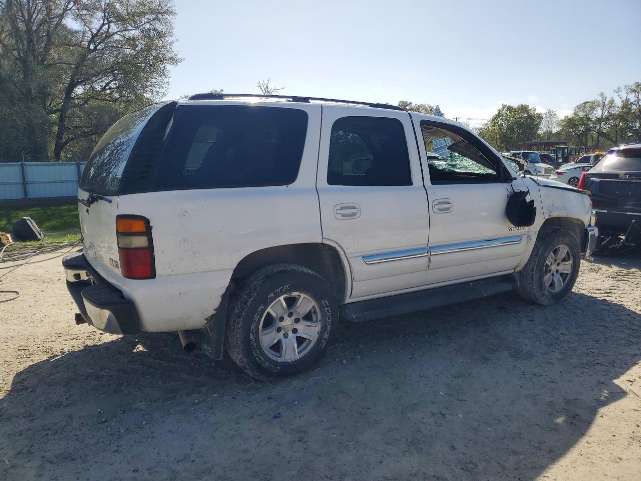 2005 Gmc Yukon White vin: 1GKEC13T75R120216