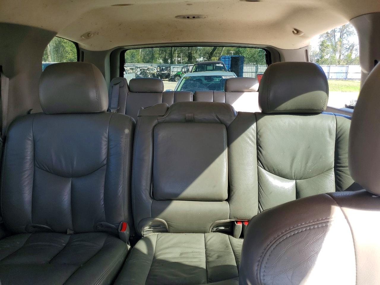 2005 Gmc Yukon White vin: 1GKEC13T75R120216