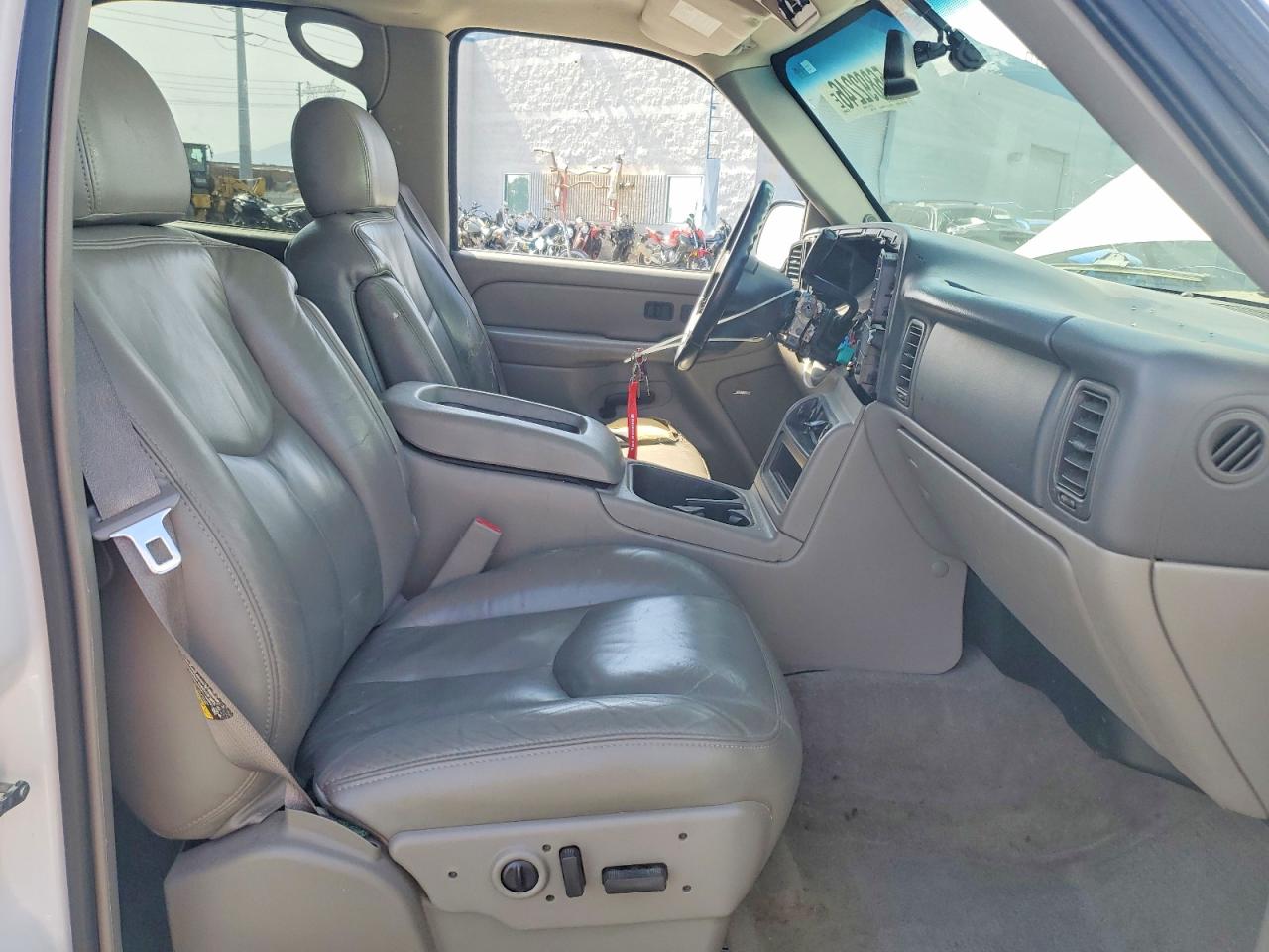 2006 Gmc Yukon White vin: 1GKEC13T96R114032