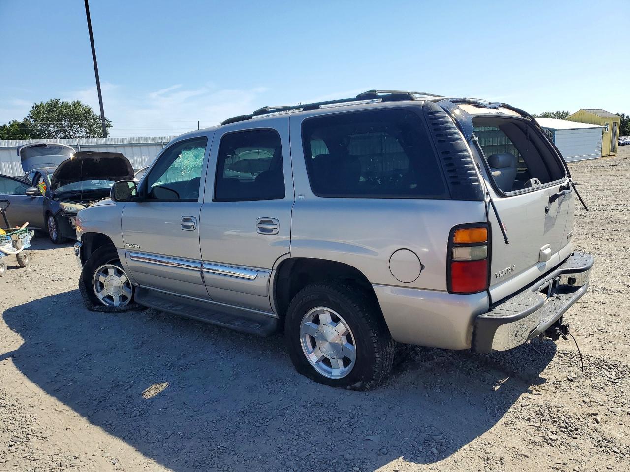 2004 Gmc Yukon Silver vin: 1GKEC13TX4R261344