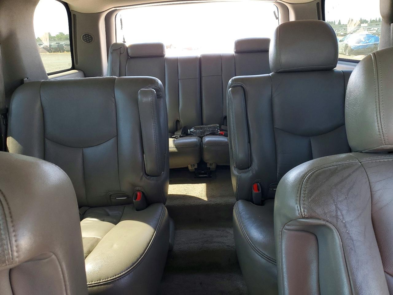 2004 Gmc Yukon Silver vin: 1GKEC13TX4R261344