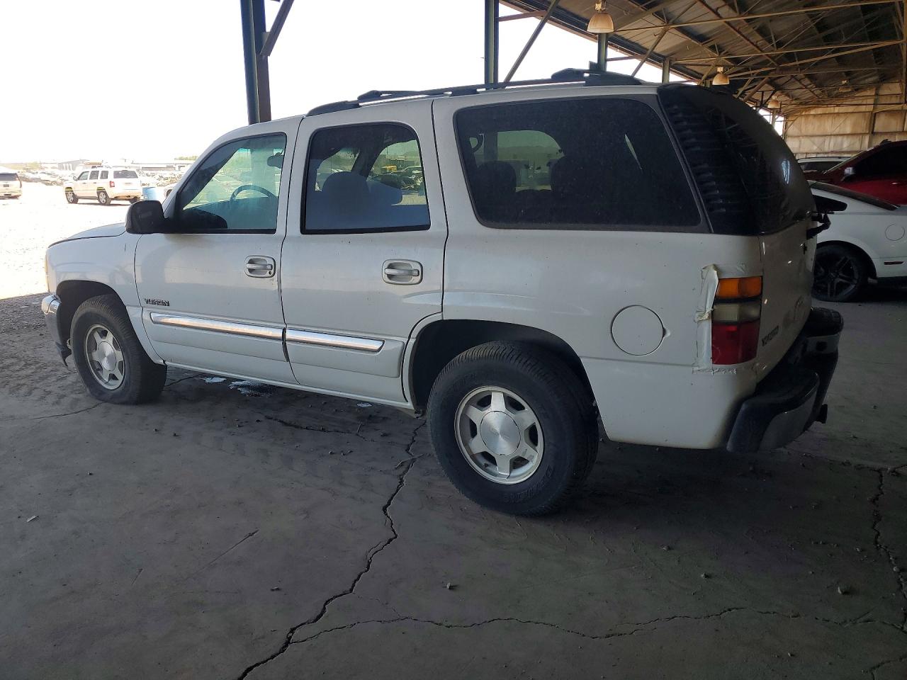 2004 Gmc Yukon White vin: 1GKEC13V24R209689