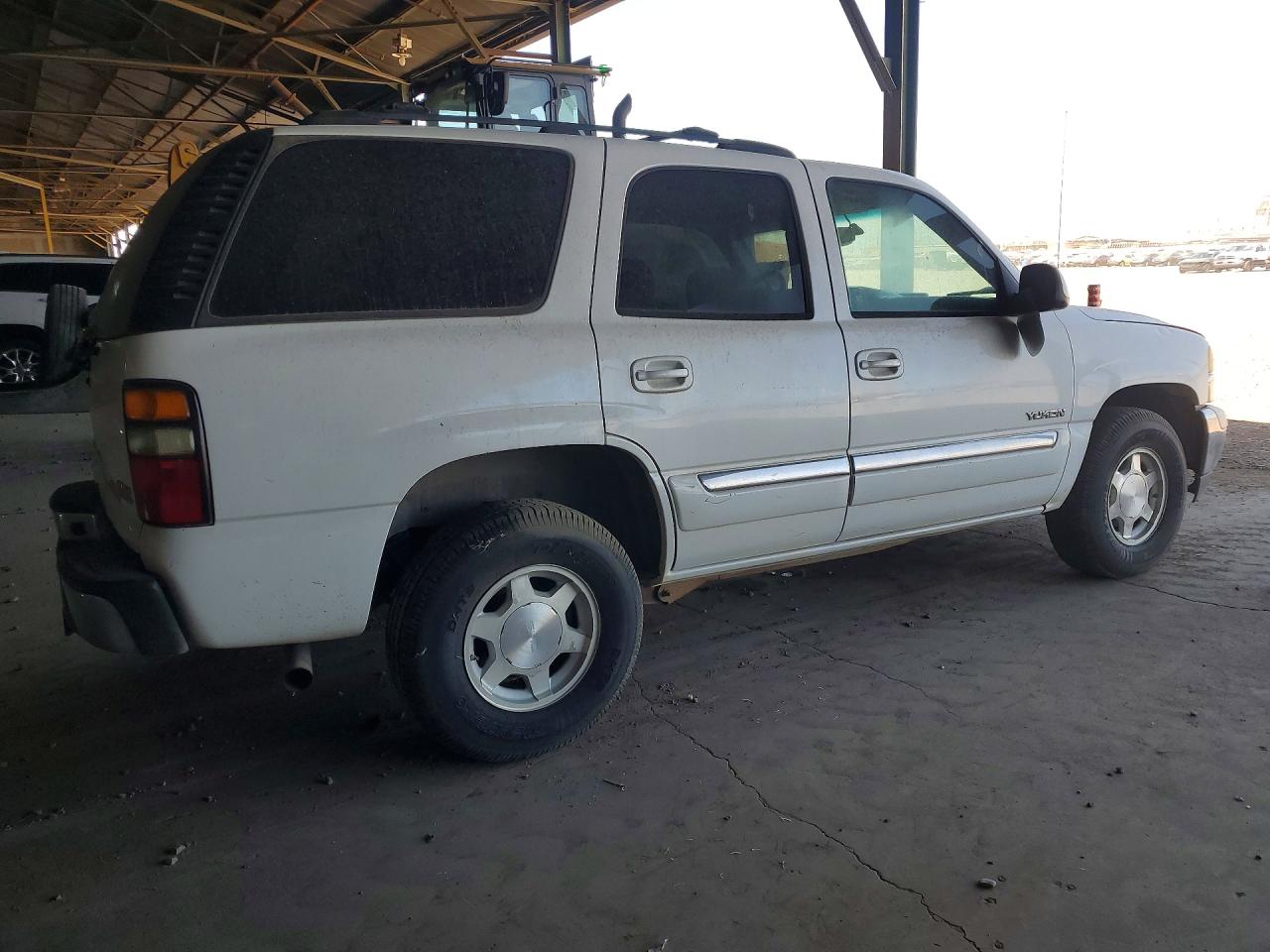 2004 Gmc Yukon White vin: 1GKEC13V24R209689