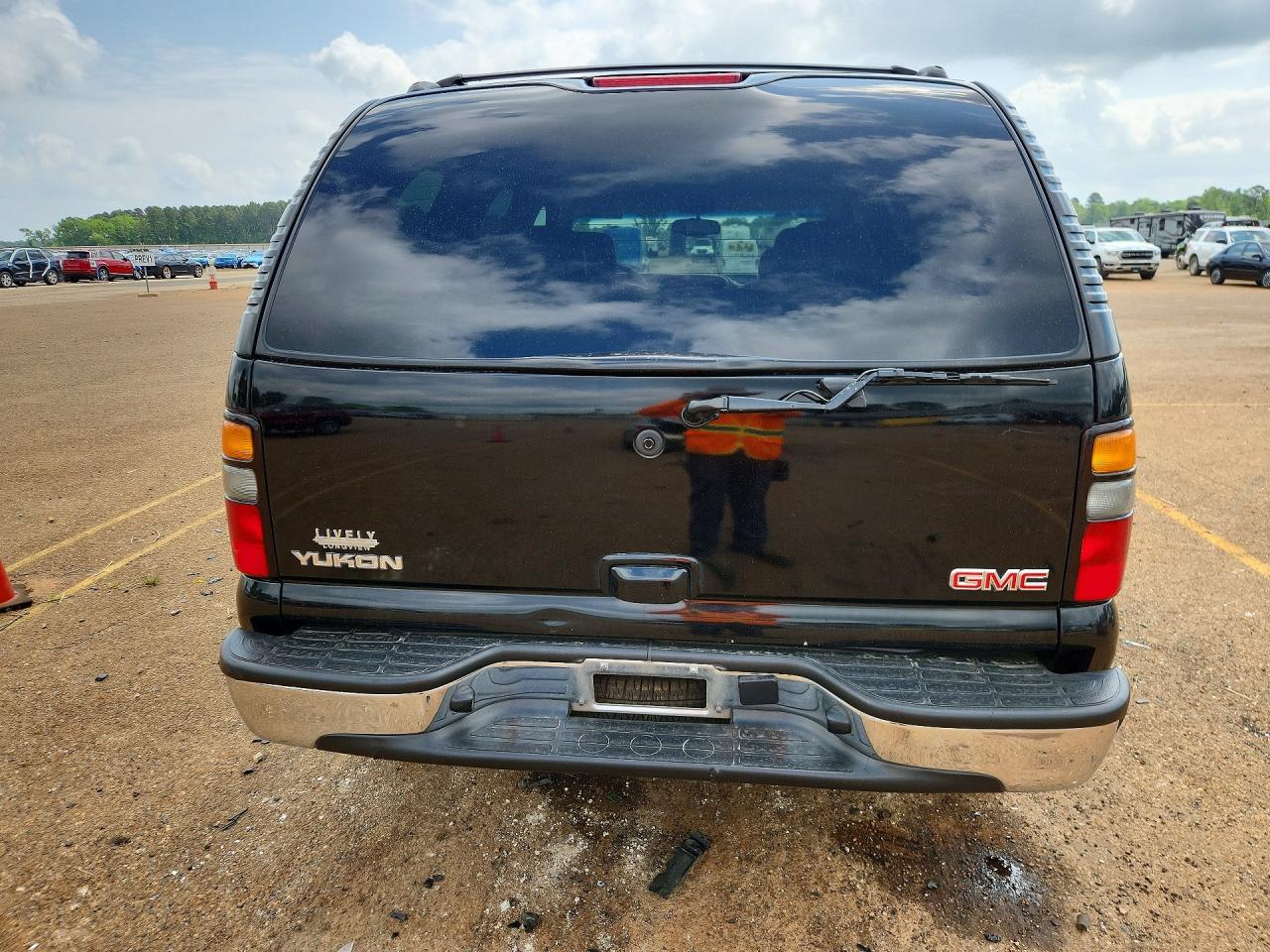 2004 Gmc Yukon Black vin: 1GKEC13V34R274003