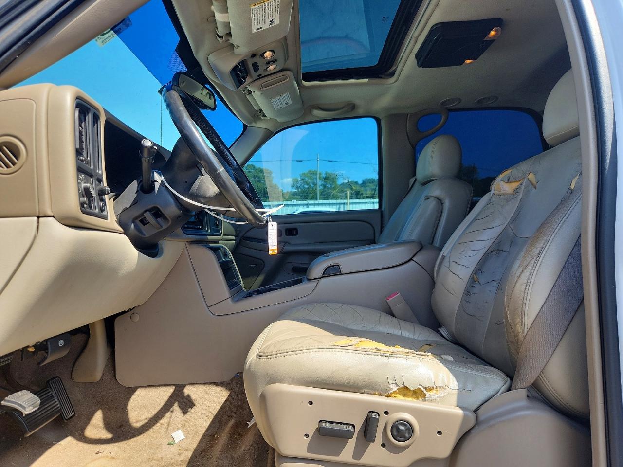 2004 Gmc Yukon White vin: 1GKEC13Z24R135158