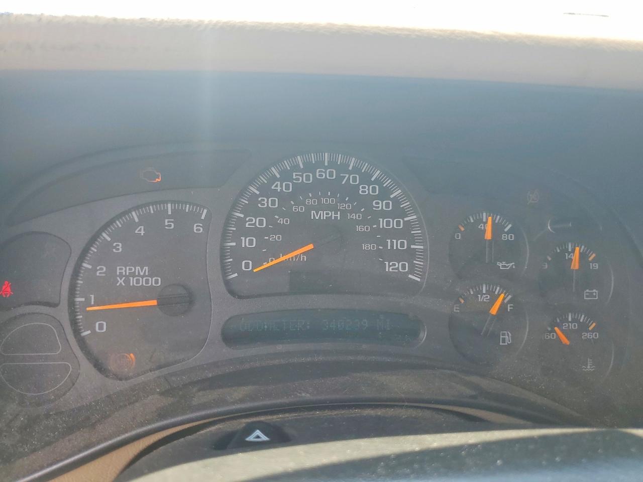 2004 Gmc Yukon White vin: 1GKEC13Z34R263831