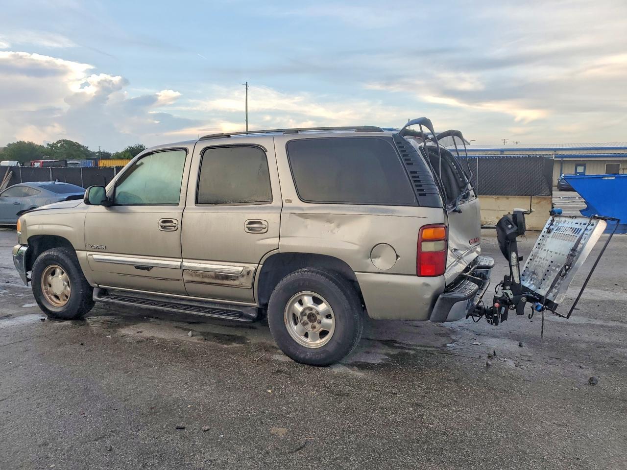 2003 Gmc Yukon Gray vin: 1GKEC13Z43J148880