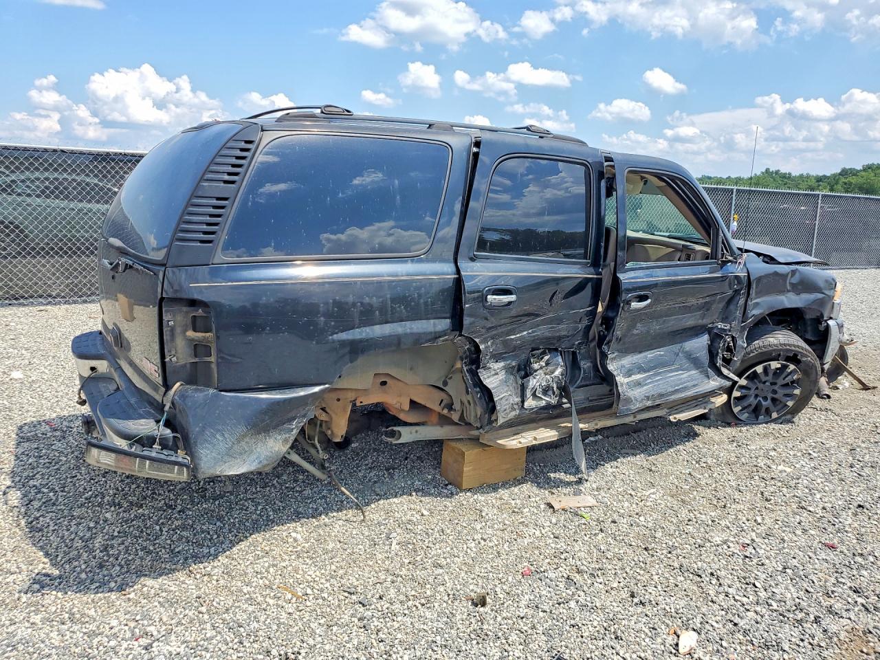 2003 Gmc Yukon Black vin: 1GKEC13Z53R234815