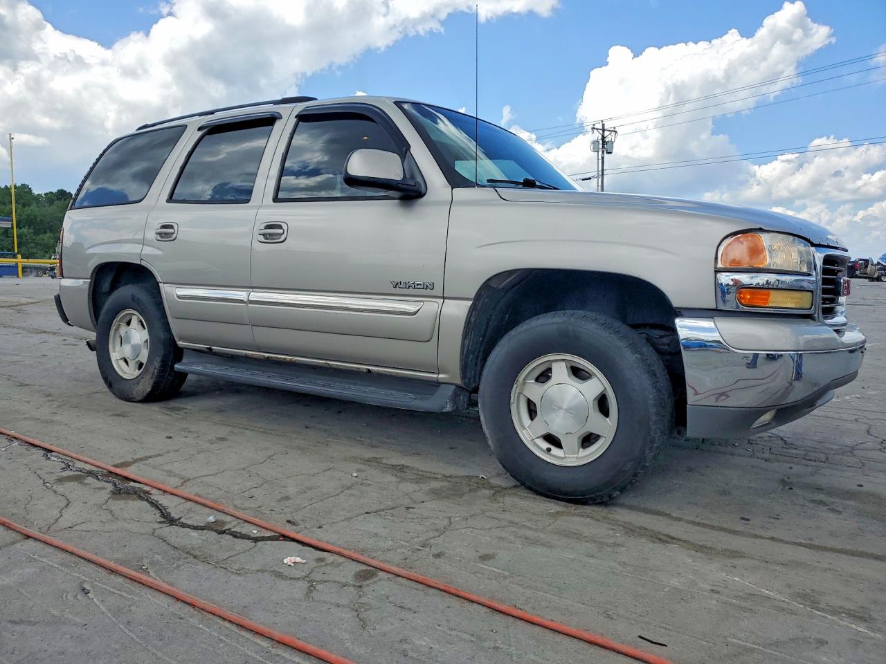 2004 Gmc Yukon Silver vin: 1GKEC13Z54R287712
