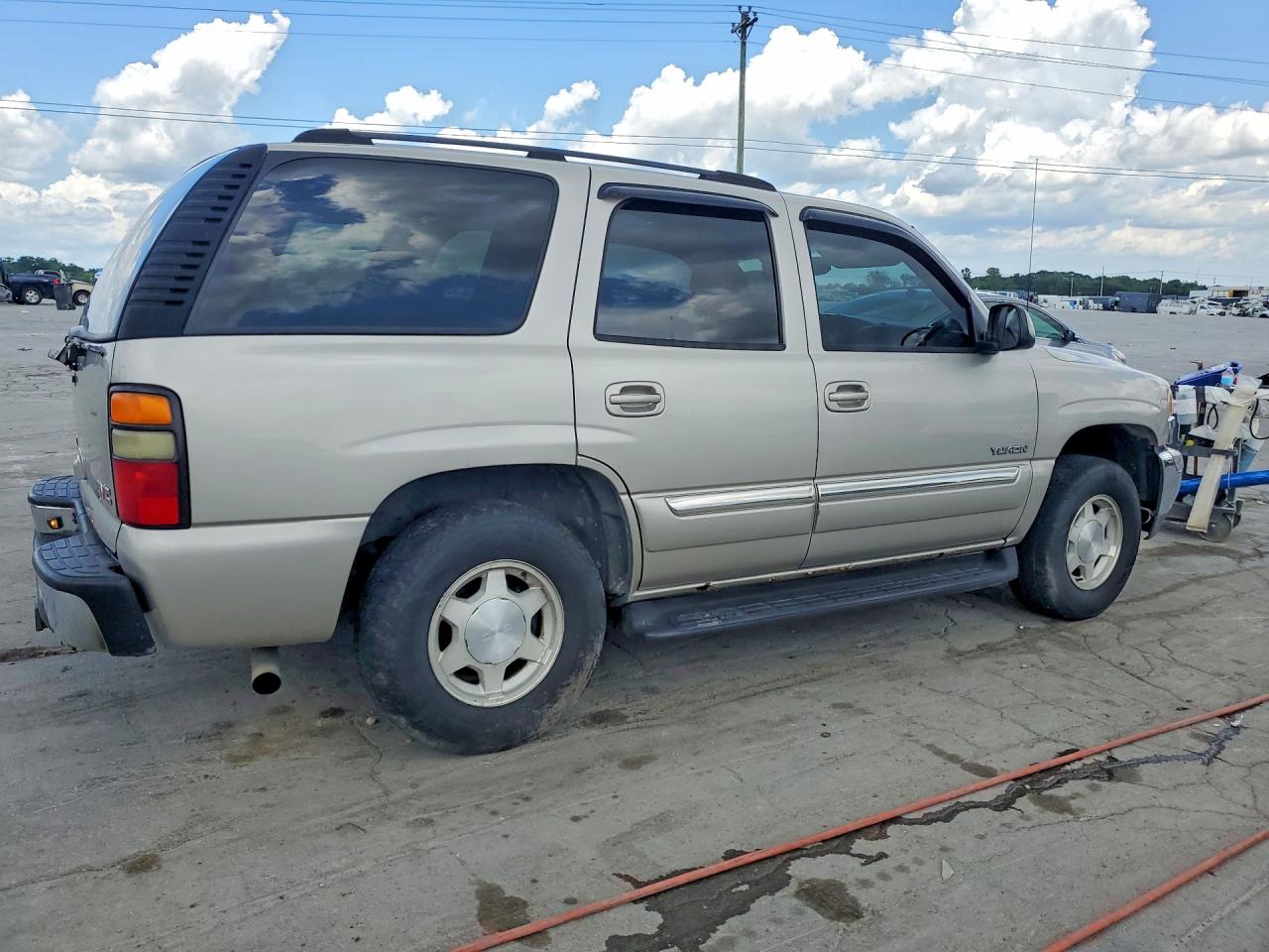 2004 Gmc Yukon Silver vin: 1GKEC13Z54R287712