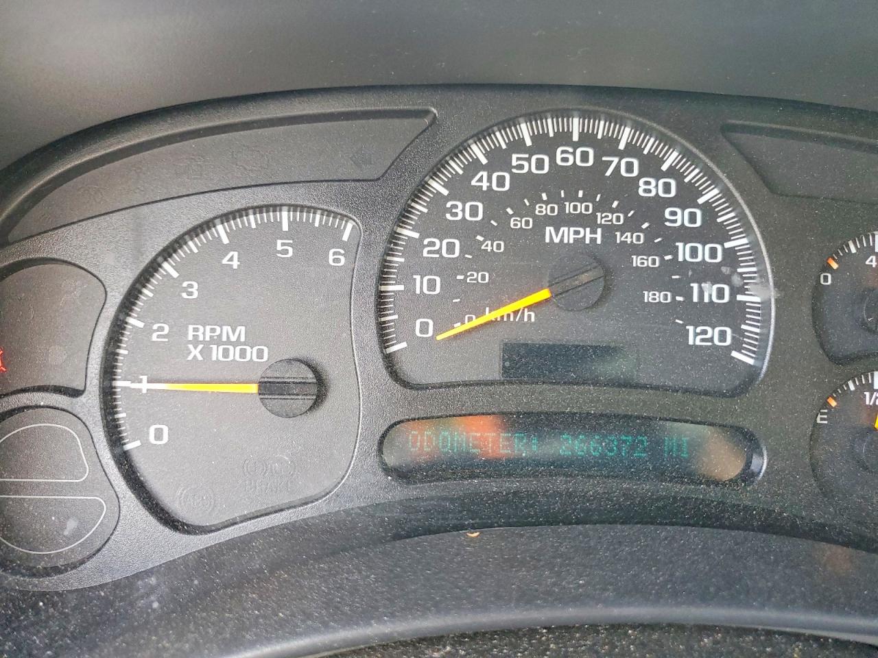 2004 Gmc Yukon Silver vin: 1GKEC13Z54R287712