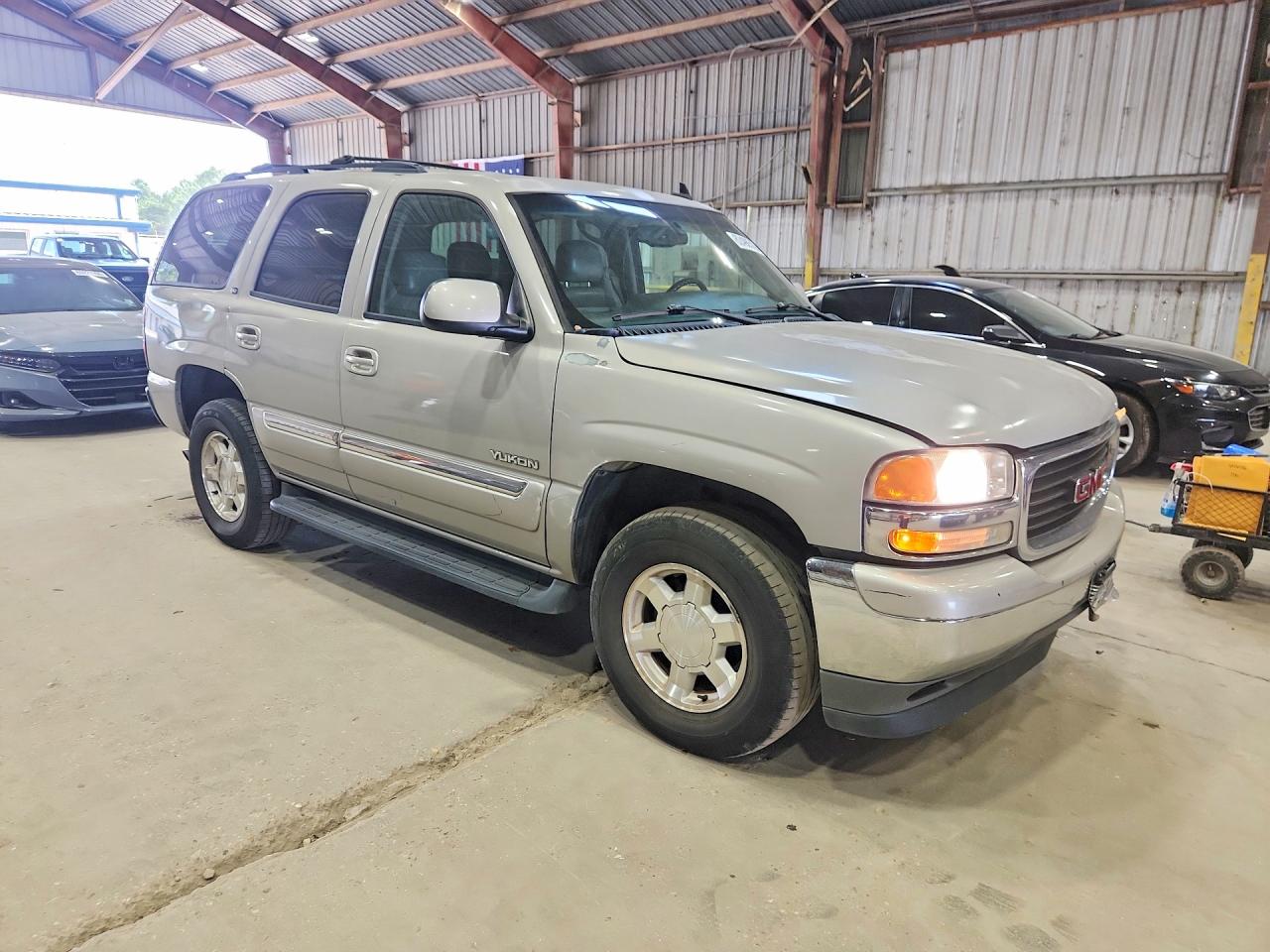 2006 Gmc Yukon Silver vin: 1GKEC13Z66J118753