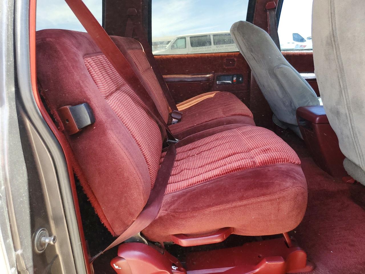 1992 Gmc Suburban C1500 Серый vin: 1GKEC16K2NJ728713