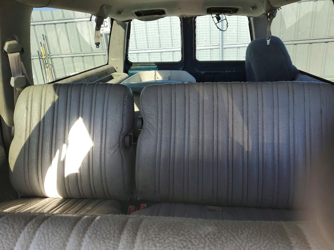 1992 Gmc Suburban C1500 Green vin: 1GKEC16K5NJ721755