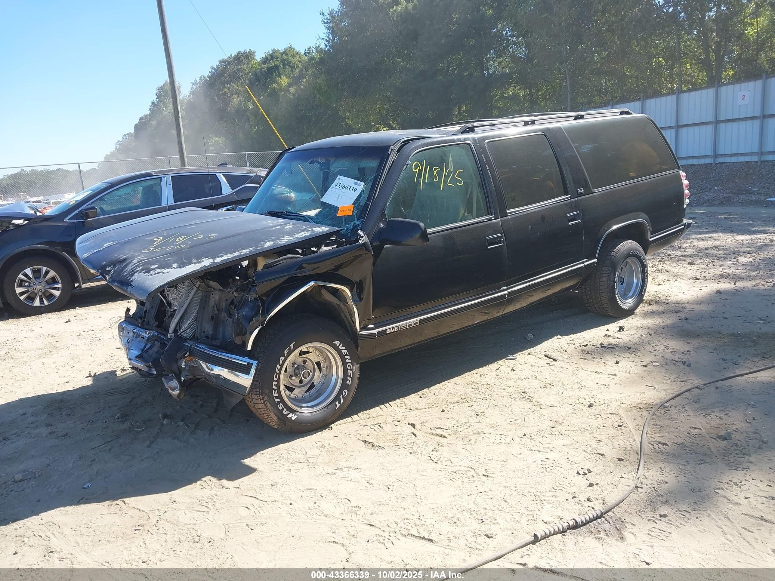 1992 Gmc Suburban C1500 Black vin: 1GKEC16K5NJ722470