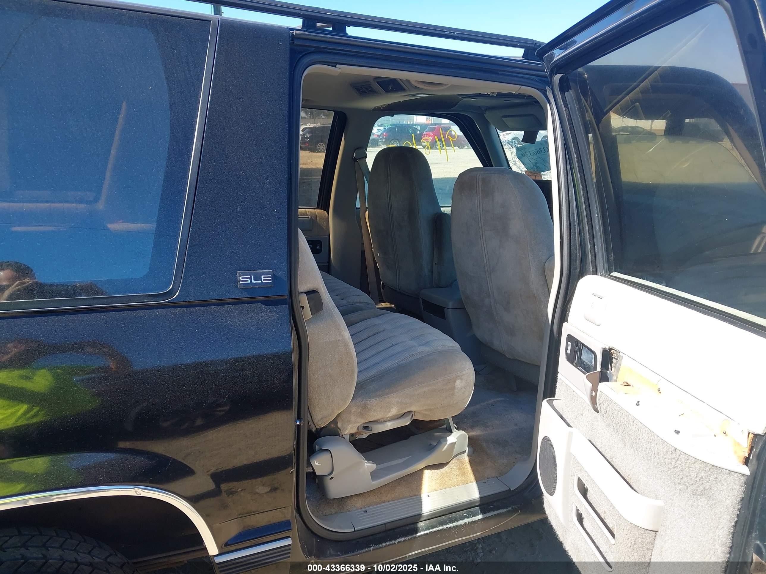 1992 Gmc Suburban C1500 Black vin: 1GKEC16K5NJ722470