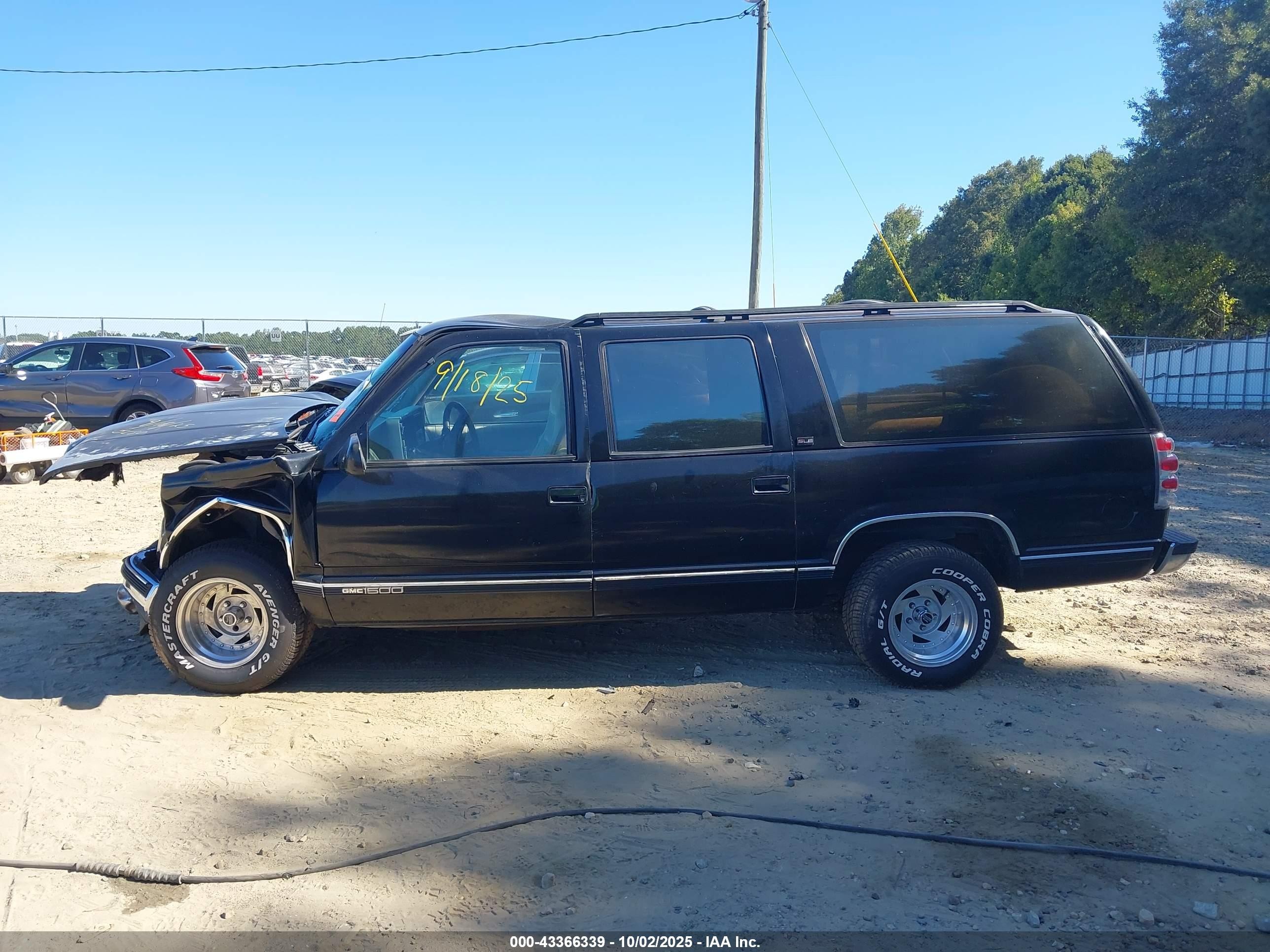 1992 Gmc Suburban C1500 Black vin: 1GKEC16K5NJ722470