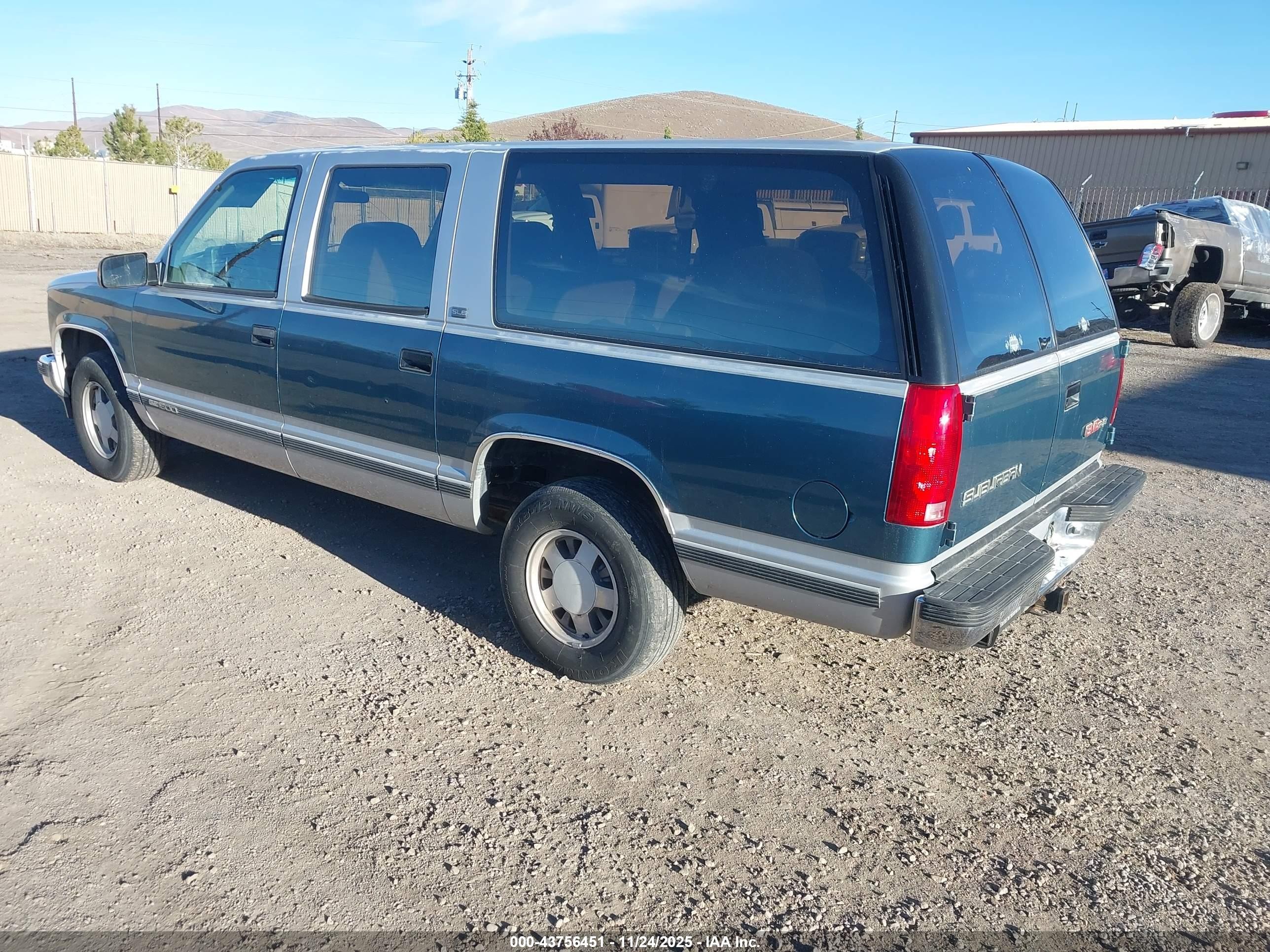 1993 Gmc Suburban C1500 Gray vin: 1GKEC16K5PJ705896