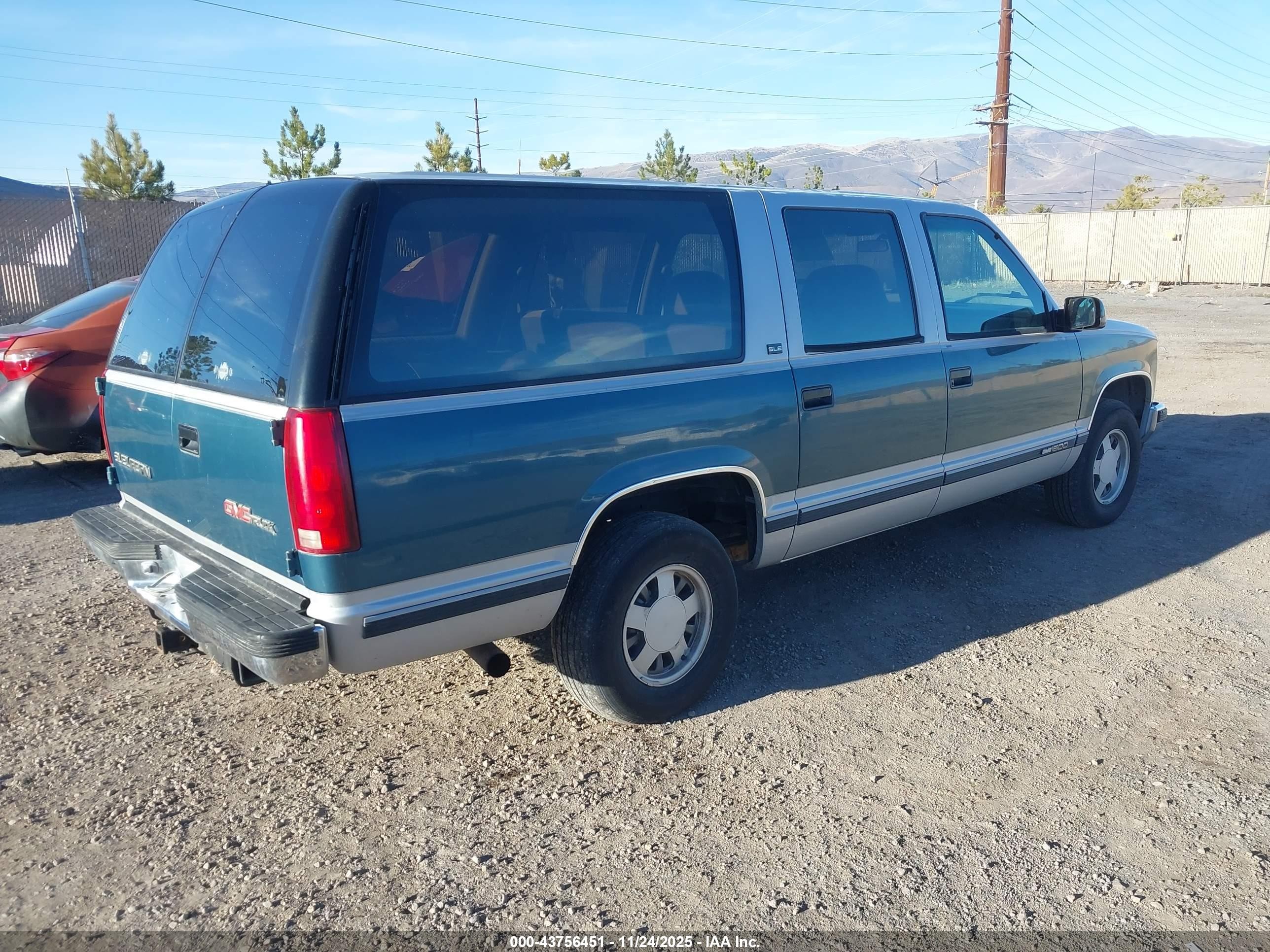 1993 Gmc Suburban C1500 Gray vin: 1GKEC16K5PJ705896