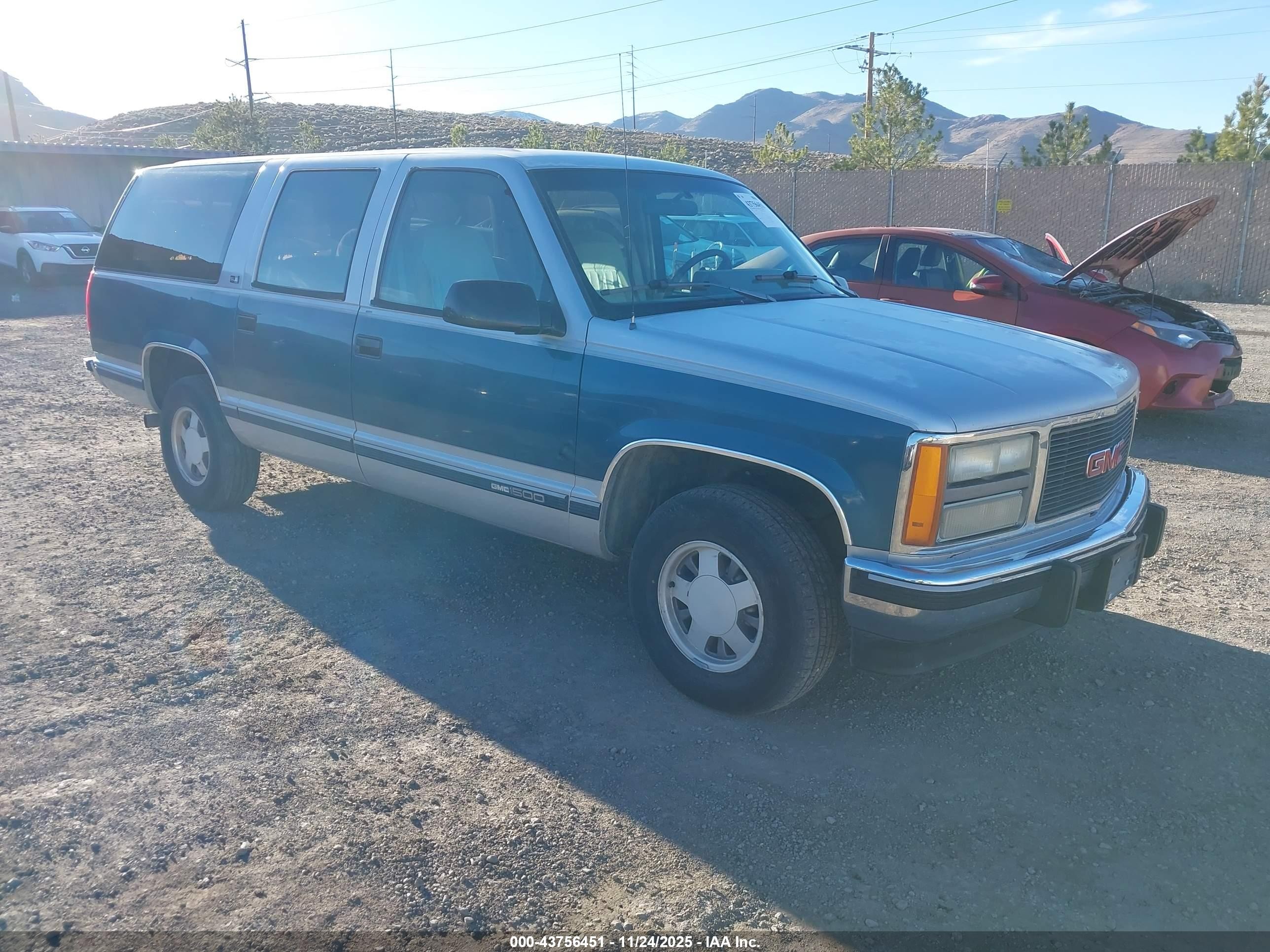 1993 Gmc Suburban C1500 Gray vin: 1GKEC16K5PJ705896