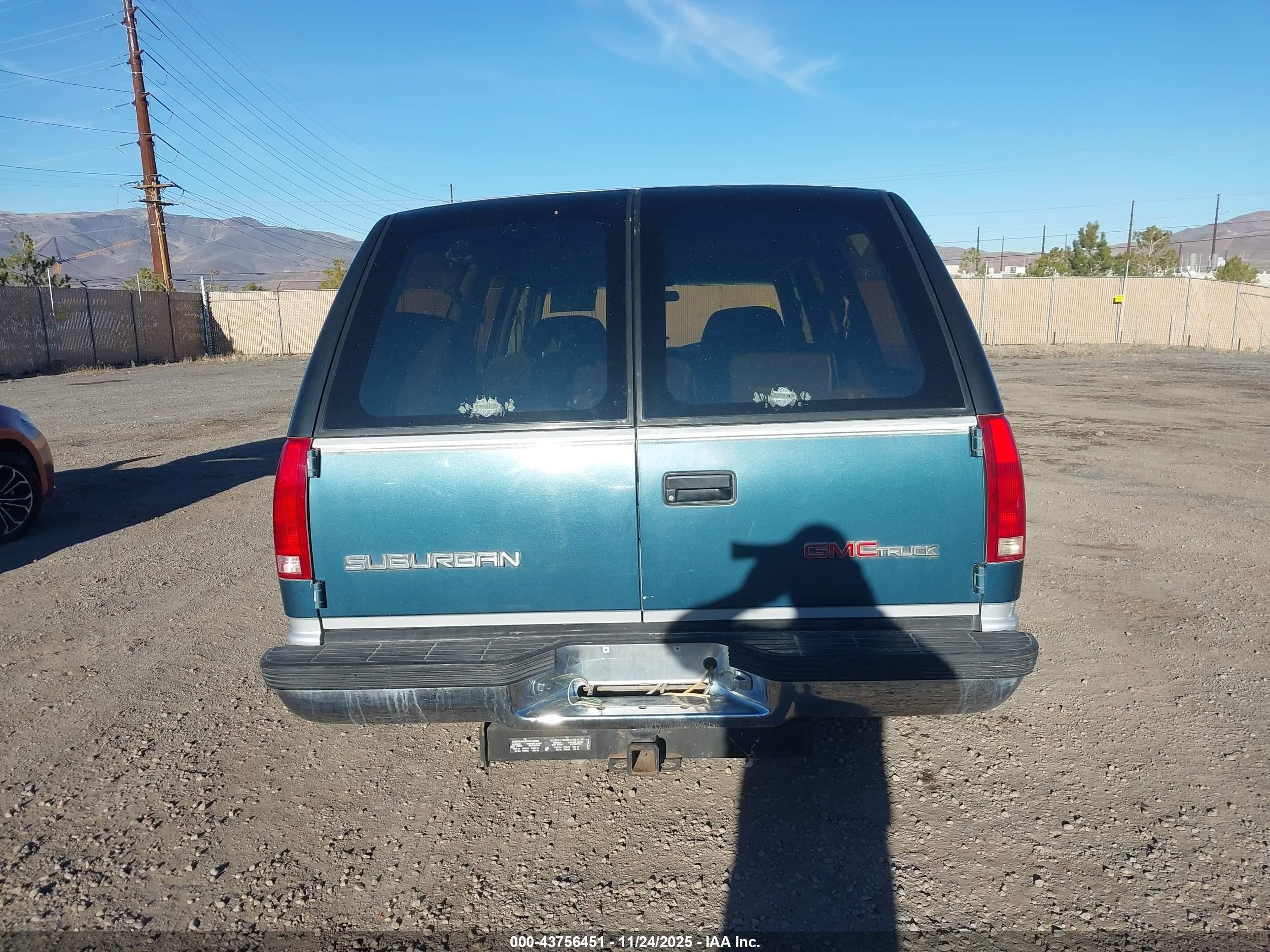 1993 Gmc Suburban C1500 Gray vin: 1GKEC16K5PJ705896