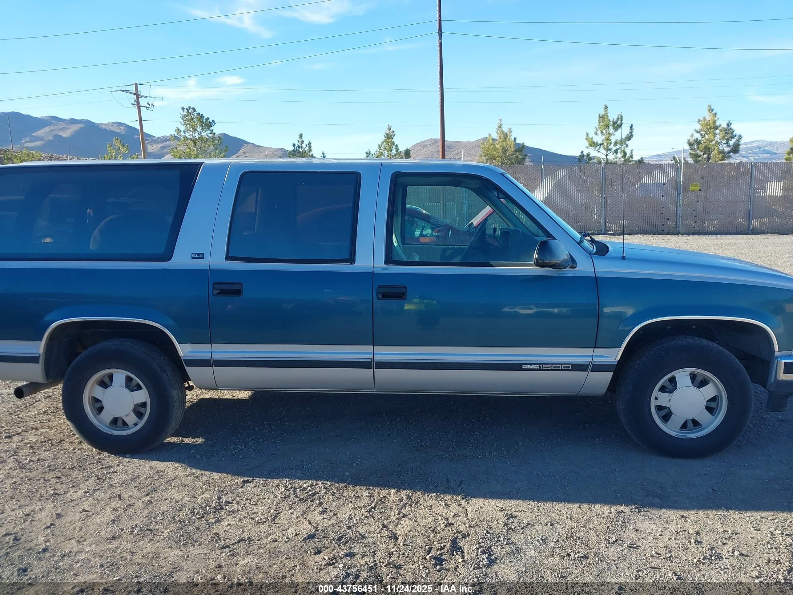 1993 Gmc Suburban C1500 Gray vin: 1GKEC16K5PJ705896
