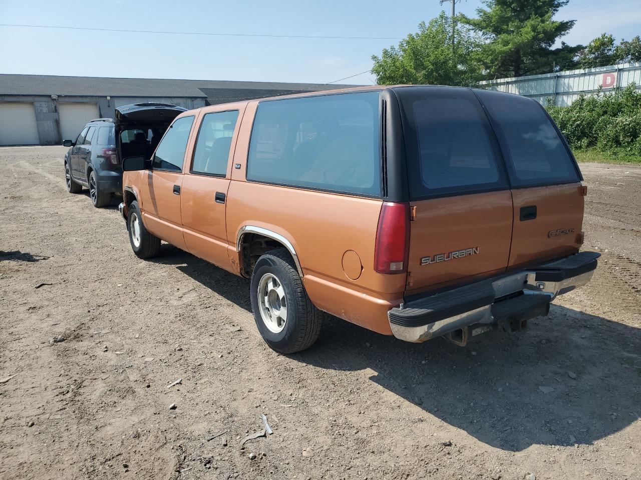 1993 Gmc Suburban C1500   Orange vin: 1GKEC16K5PJ731236