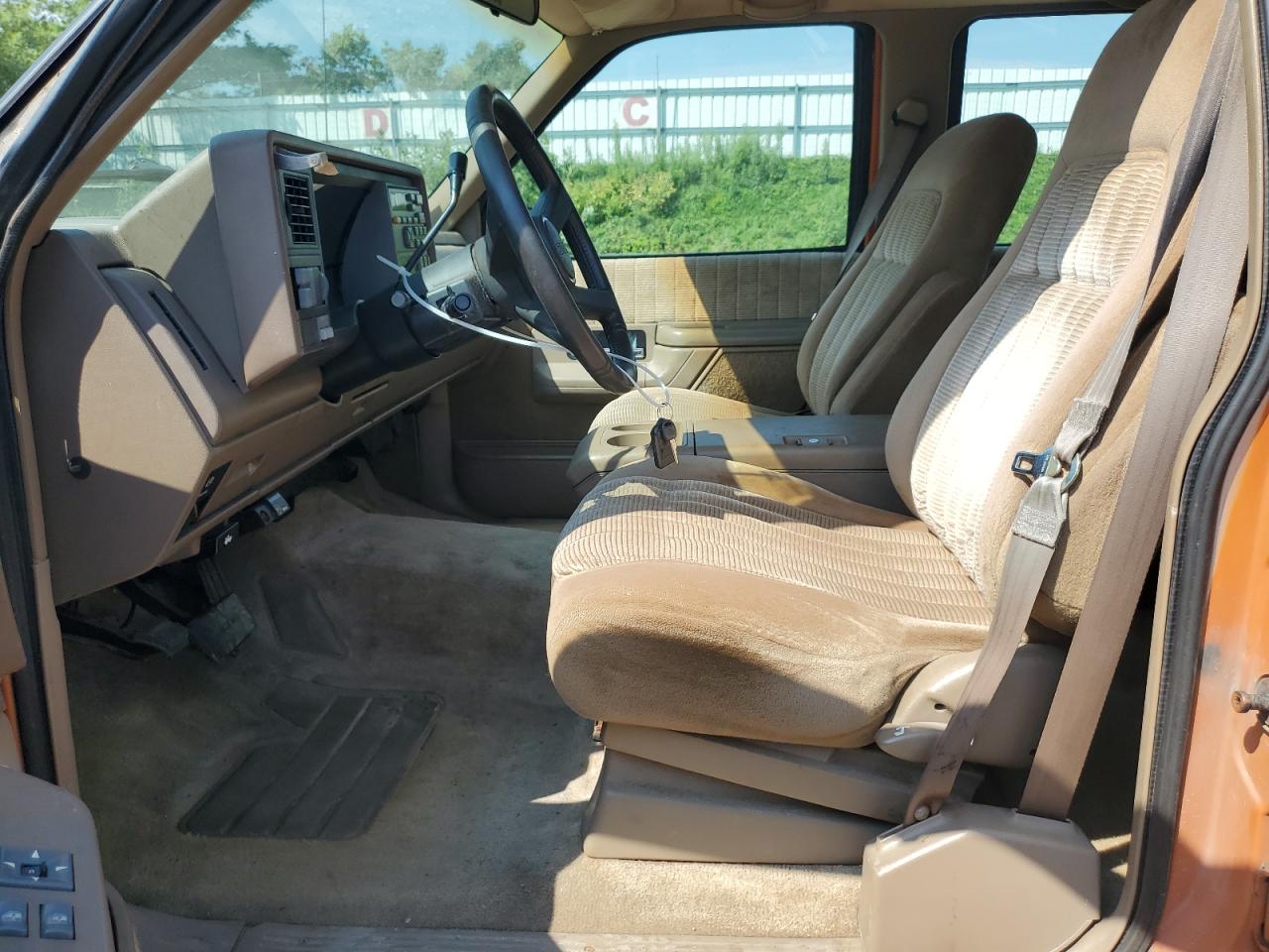 1993 Gmc Suburban C1500   Orange vin: 1GKEC16K5PJ731236
