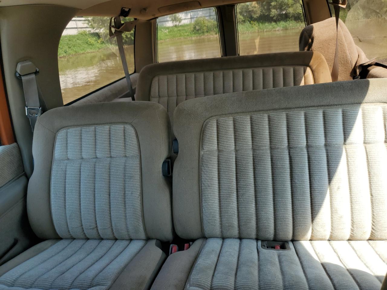 1993 Gmc Suburban C1500   Orange vin: 1GKEC16K5PJ731236