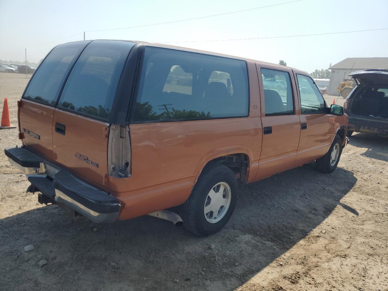 1993 Gmc Suburban C1500   Orange vin: 1GKEC16K5PJ731236