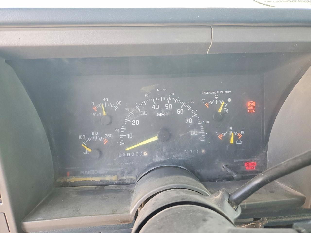 1994 Gmc Suburban C1500 White vin: 1GKEC16K5RJ703455